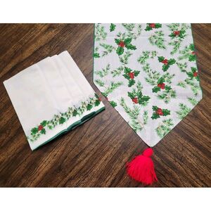 Holiday Christmas Holly Table Runner & 4 Napkins